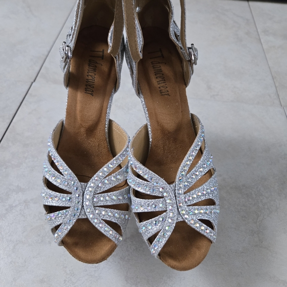 Silver TT Dancewear Ballroom Shoes w/ Quick Release – Size 6 - 2.5" Heel - Picture 3 of 7